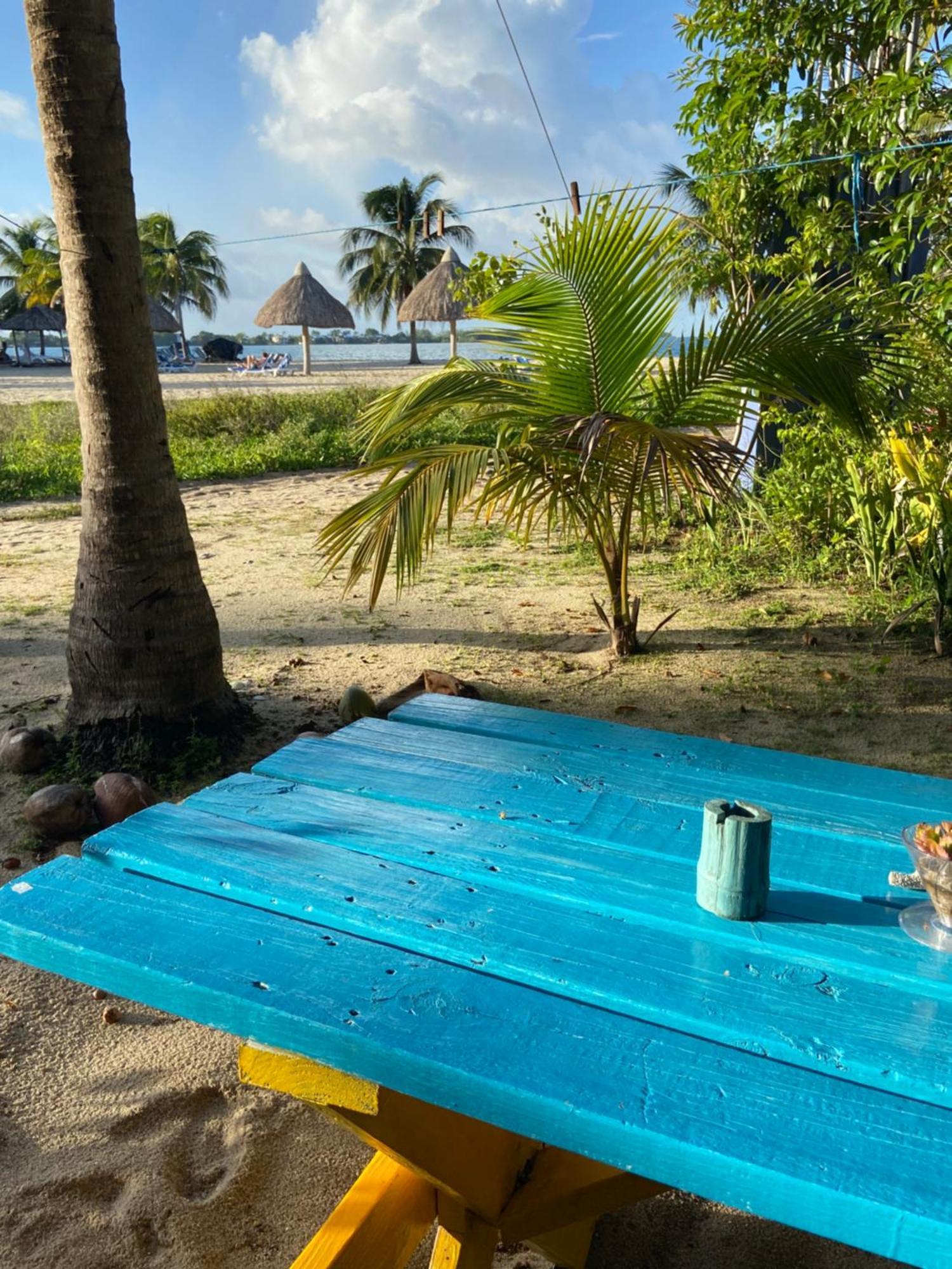 Anda Di Hows Hostel Placencia Εξωτερικό φωτογραφία