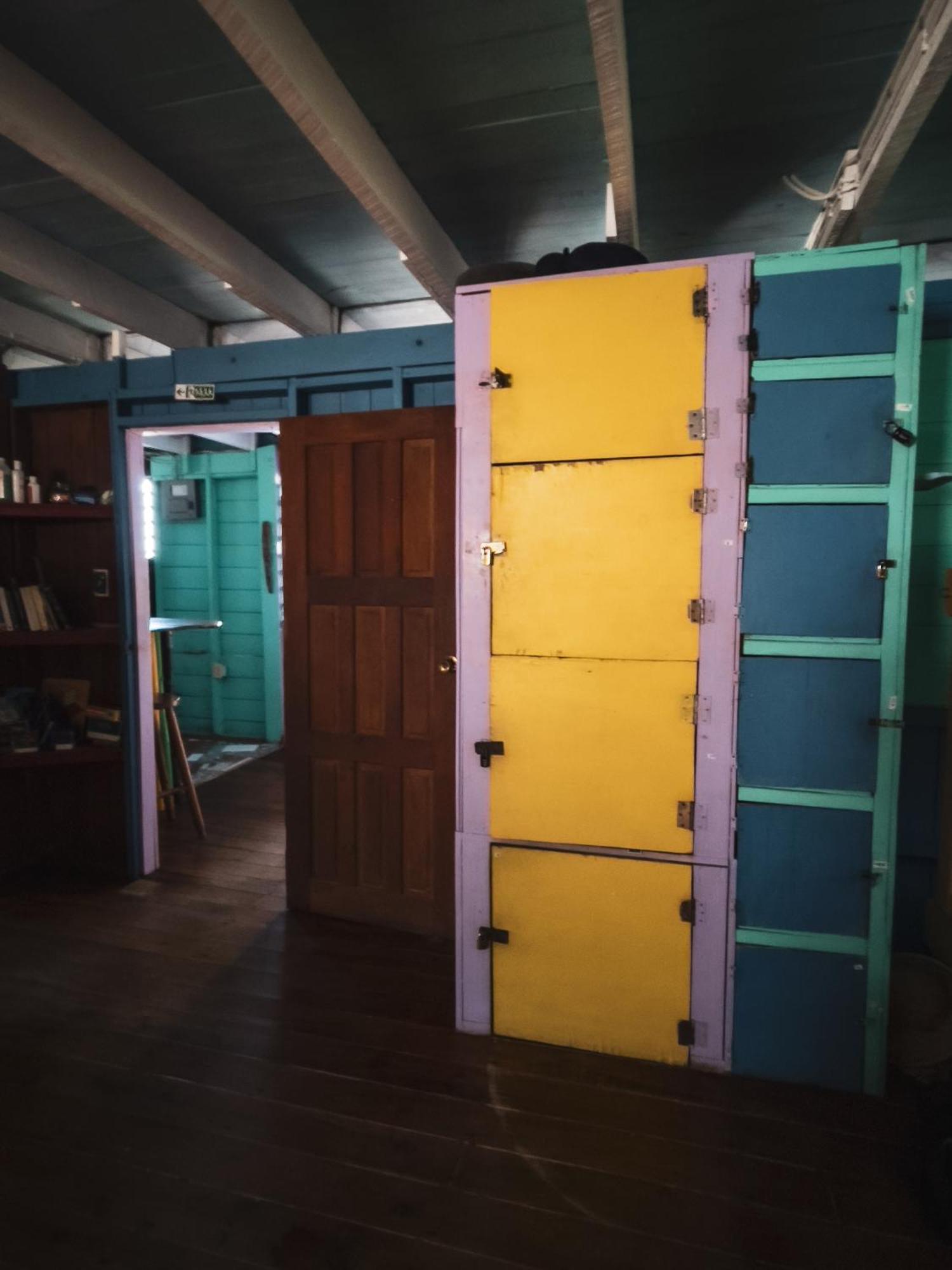 Anda Di Hows Hostel Placencia Εξωτερικό φωτογραφία