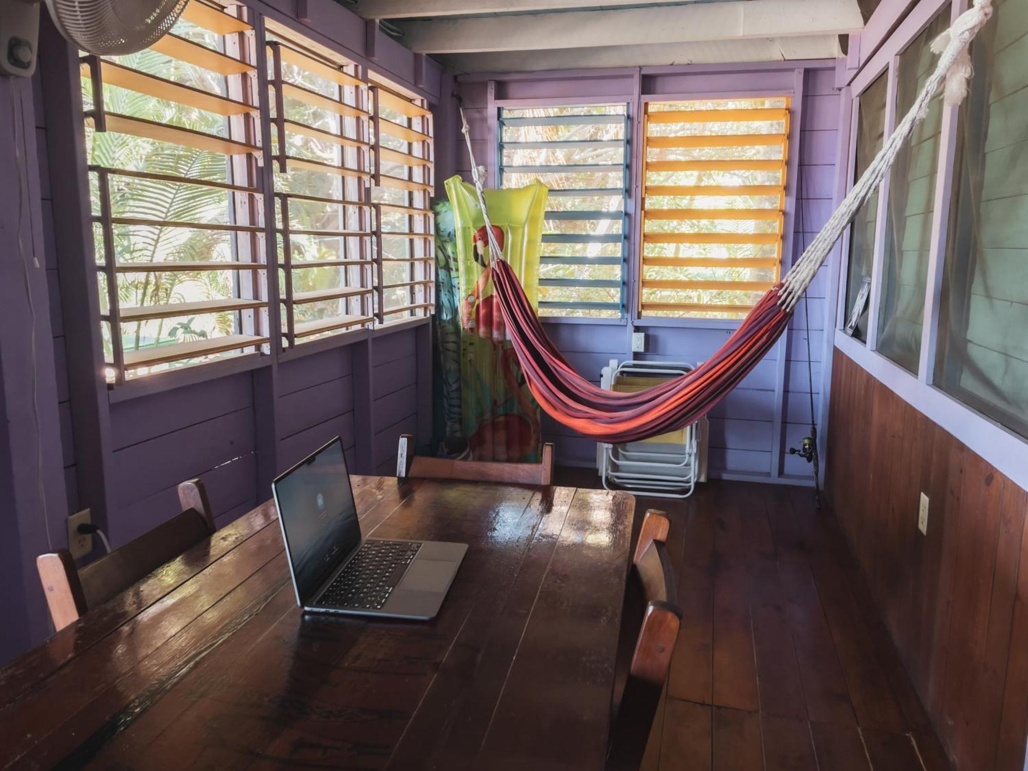 Anda Di Hows Hostel Placencia Εξωτερικό φωτογραφία
