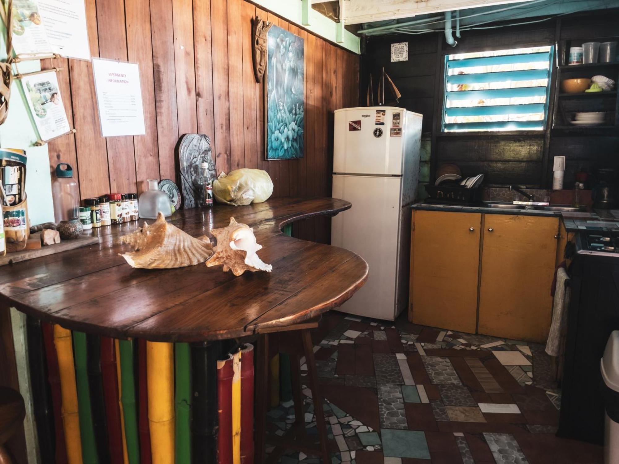 Anda Di Hows Hostel Placencia Εξωτερικό φωτογραφία