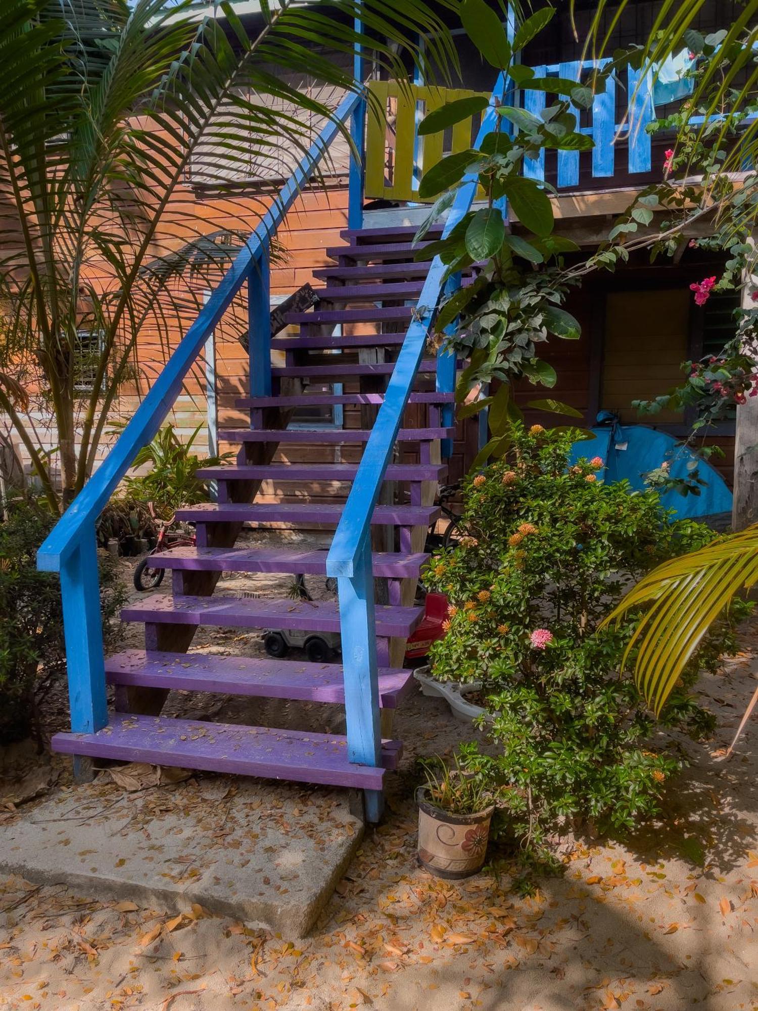Anda Di Hows Hostel Placencia Εξωτερικό φωτογραφία