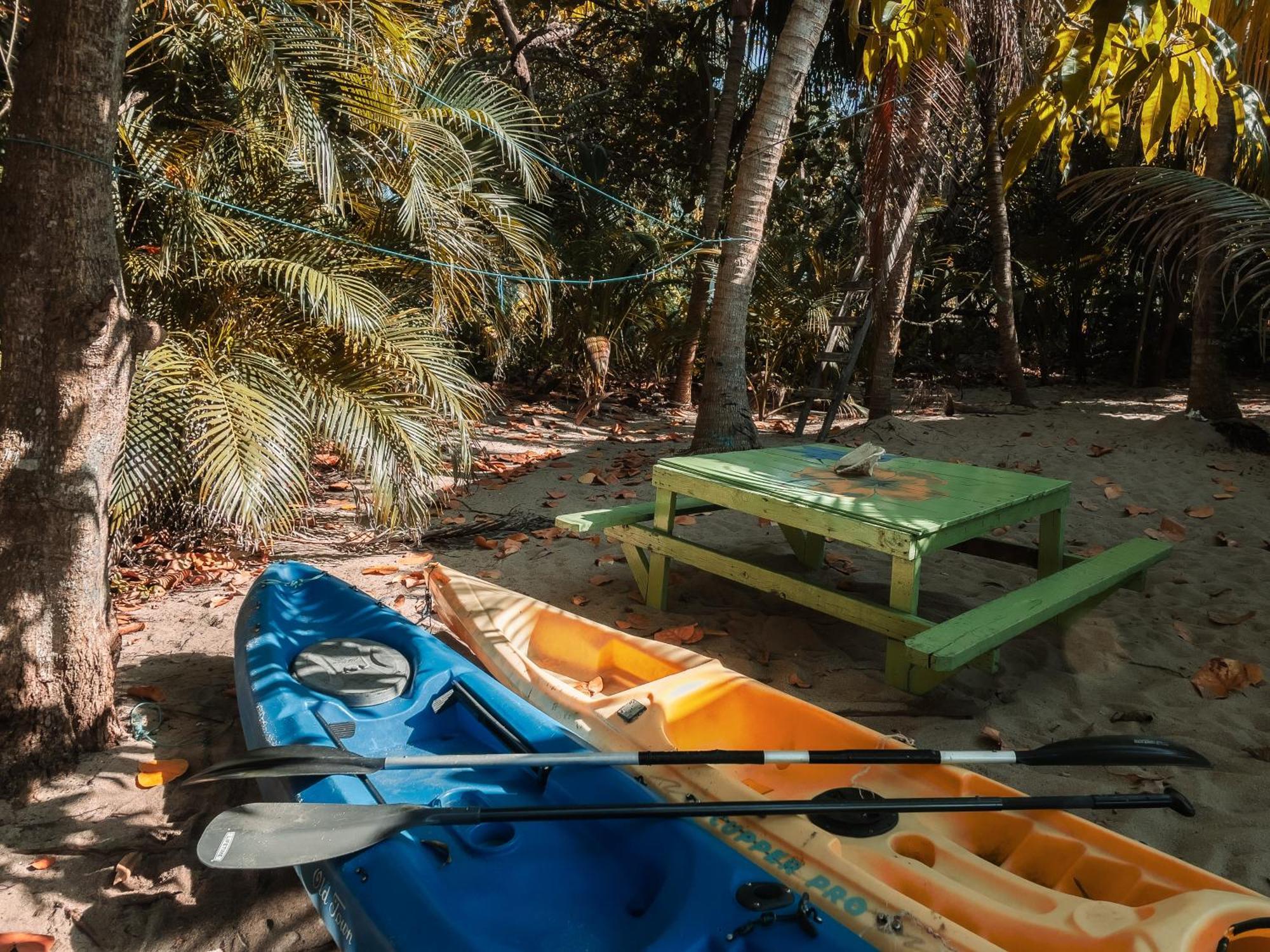 Anda Di Hows Hostel Placencia Εξωτερικό φωτογραφία
