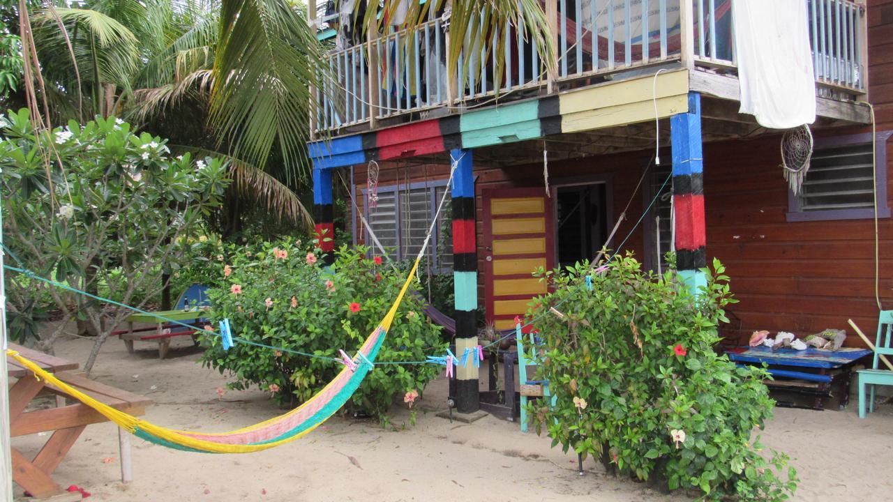 Anda Di Hows Hostel Placencia Εξωτερικό φωτογραφία