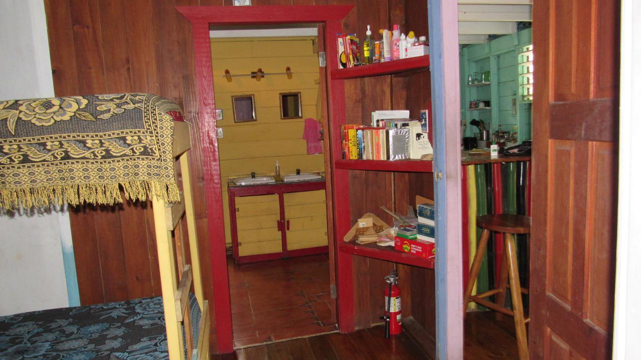 Anda Di Hows Hostel Placencia Εξωτερικό φωτογραφία