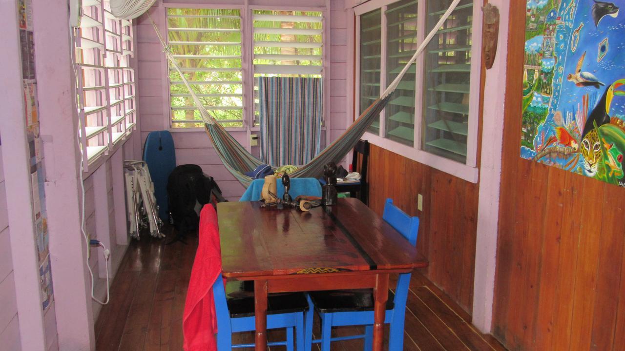 Anda Di Hows Hostel Placencia Εξωτερικό φωτογραφία