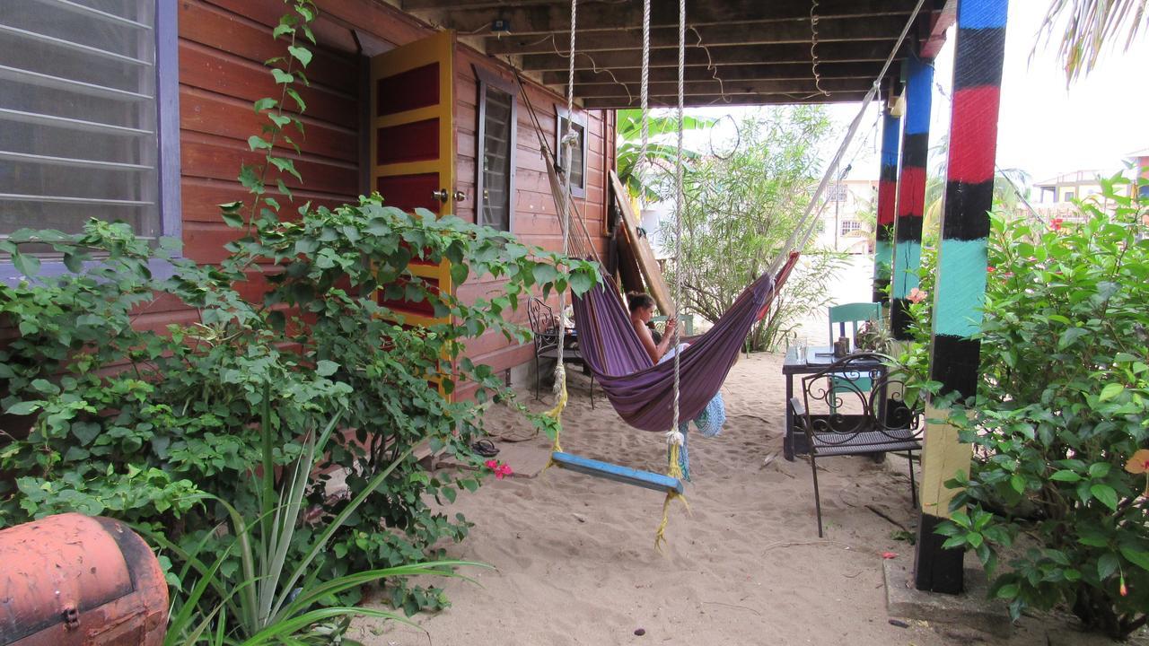 Anda Di Hows Hostel Placencia Εξωτερικό φωτογραφία