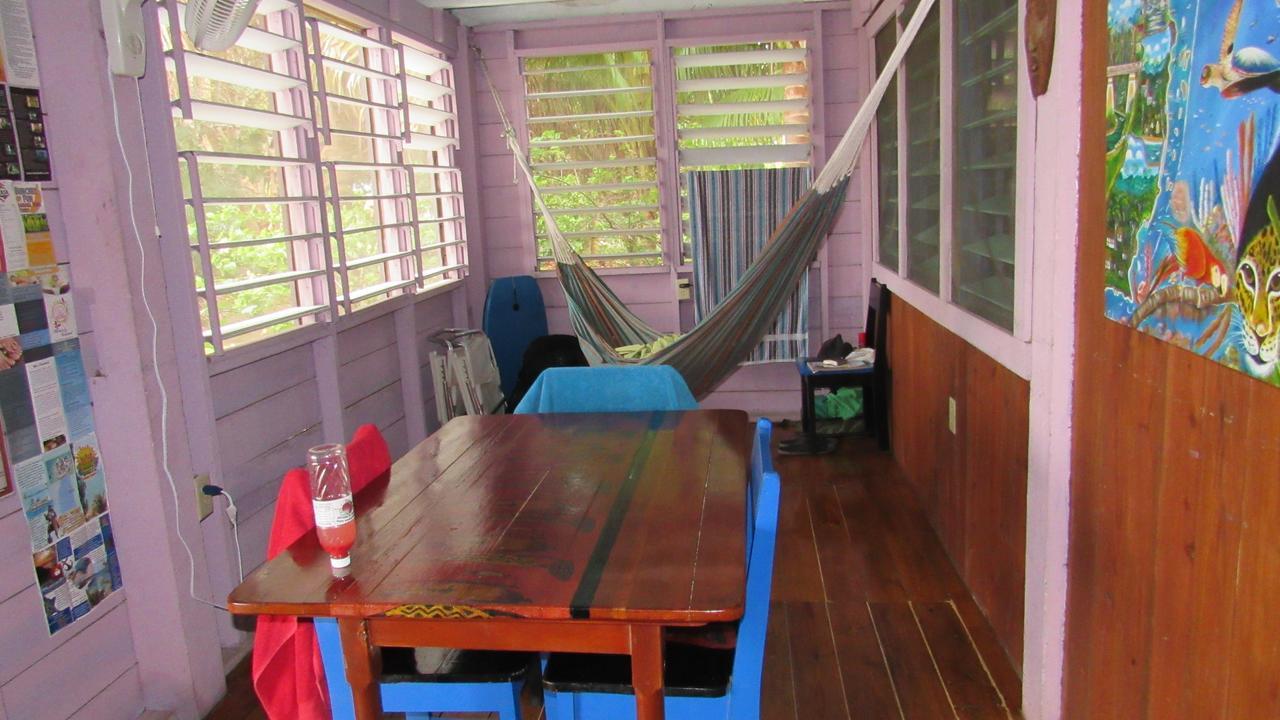 Anda Di Hows Hostel Placencia Εξωτερικό φωτογραφία