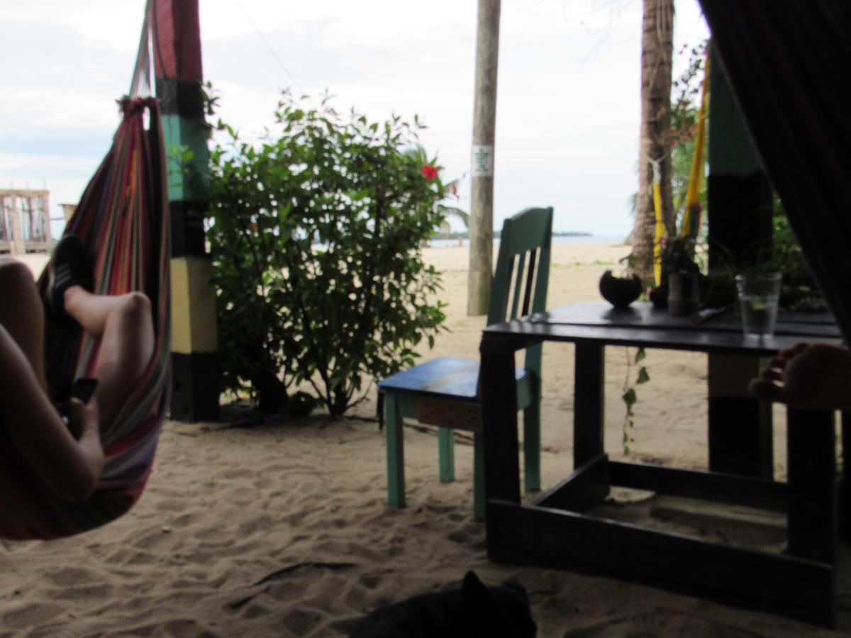 Anda Di Hows Hostel Placencia Εξωτερικό φωτογραφία